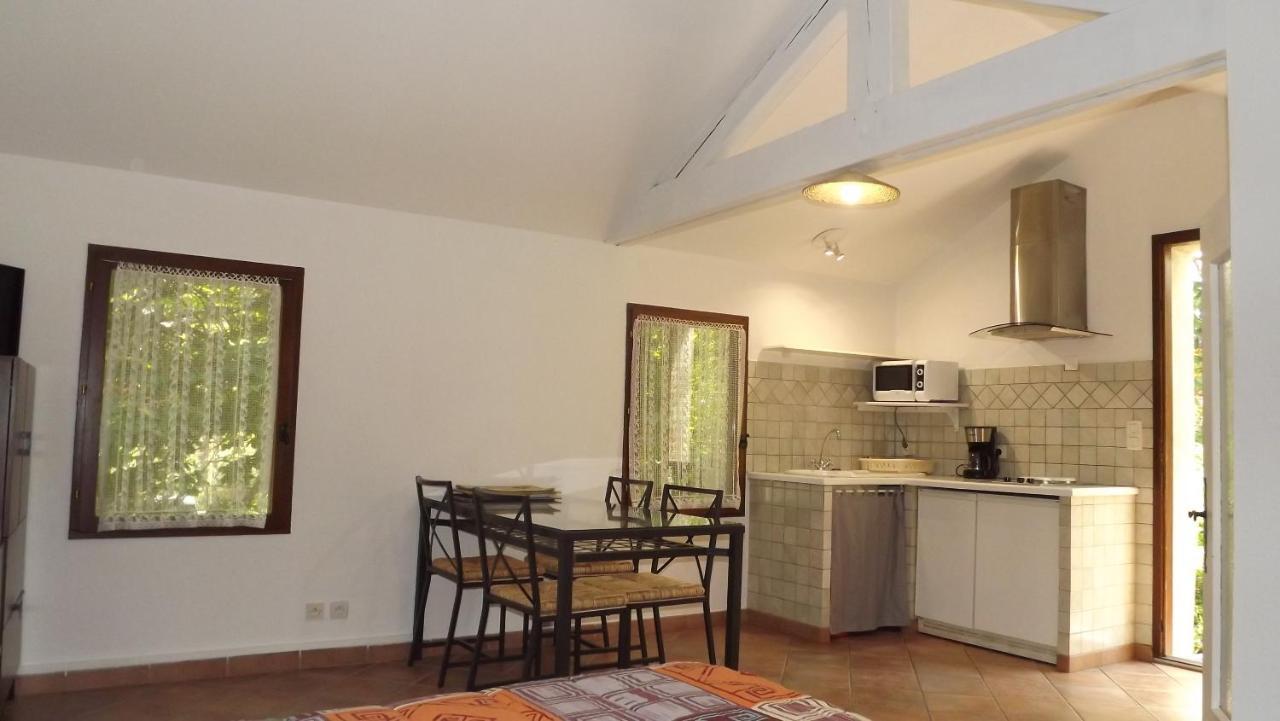 Lou Pichoun Jas Apartment Кавайон Екстериор снимка
