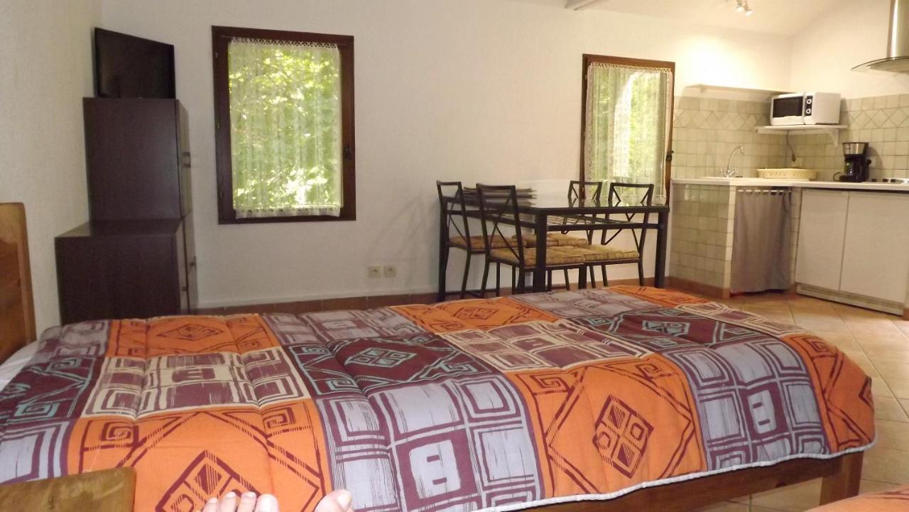 Lou Pichoun Jas Apartment Кавайон Екстериор снимка